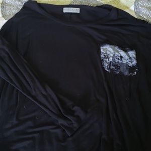 Black  quarter-sleeved top